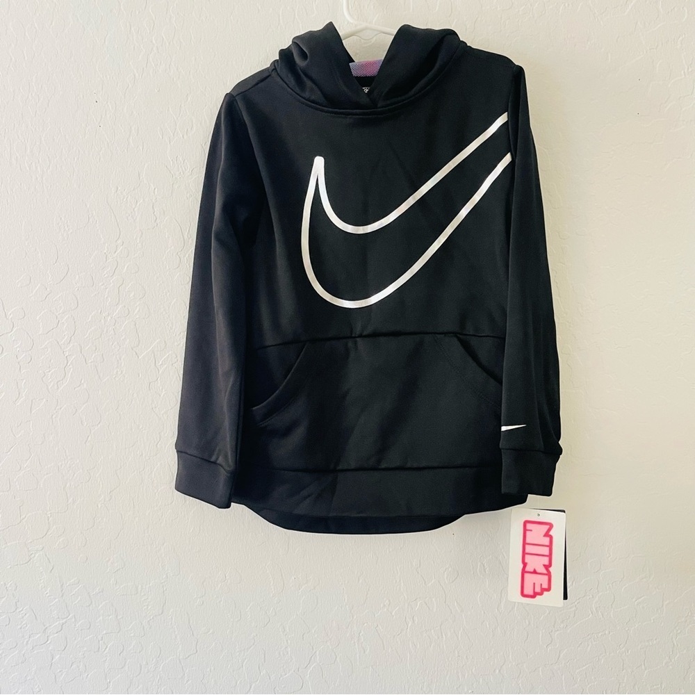 Nike | Girls Therma Black Sweatshirt with Silver Swoosh